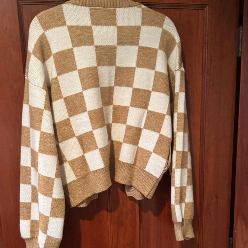 Vici Tan and White Checkered Cardigan - Picture 5 of 5